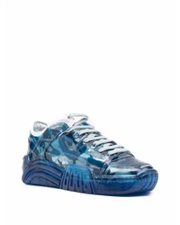 blaue Sportschuhe von Gcds