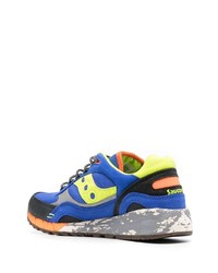 blaue Sportschuhe von Saucony