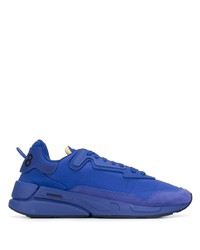 blaue Sportschuhe von Diesel