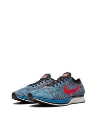 blaue Sportschuhe von Nike