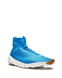 blaue Sportschuhe von Nike