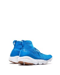 blaue Sportschuhe von Nike