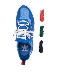 blaue Sportschuhe von adidas