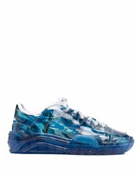 blaue Sportschuhe von Gcds