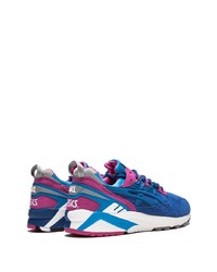 blaue Sportschuhe von Asics