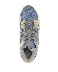 blaue Sportschuhe von Asics