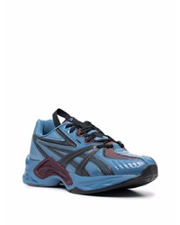 blaue Sportschuhe von Asics