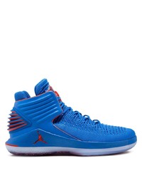 blaue Sportschuhe von Jordan