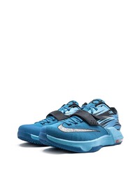 blaue Sportschuhe von Nike