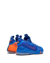 blaue Sportschuhe von Nike