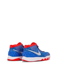 blaue Sportschuhe von Nike