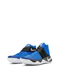 blaue Sportschuhe von Nike