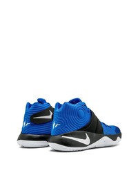 blaue Sportschuhe von Nike