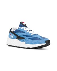 blaue Sportschuhe von Fila