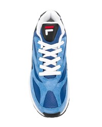 blaue Sportschuhe von Fila