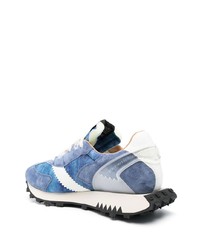 blaue Sportschuhe von RUN OF