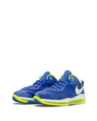 blaue Sportschuhe von Nike