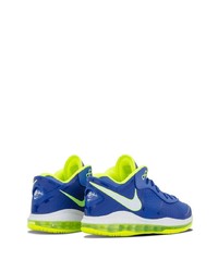 blaue Sportschuhe von Nike