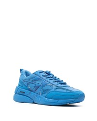 blaue Sportschuhe von Diesel