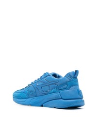 blaue Sportschuhe von Diesel