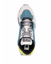 blaue Sportschuhe von Diesel