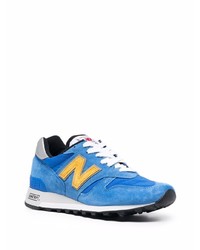 blaue Sportschuhe von New Balance