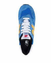 blaue Sportschuhe von New Balance