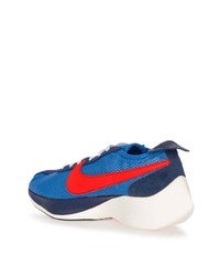 blaue Sportschuhe von Nike