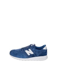 blaue Sportschuhe von New Balance