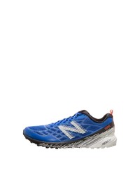 blaue Sportschuhe von New Balance