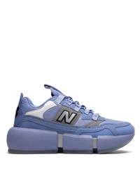 blaue Sportschuhe von New Balance