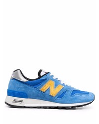 blaue Sportschuhe von New Balance