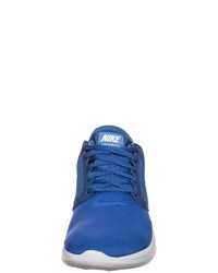 blaue Sportschuhe von Nike