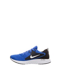 blaue Sportschuhe von Nike