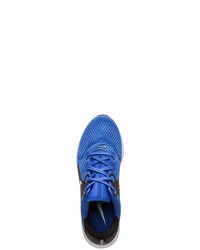 blaue Sportschuhe von Nike