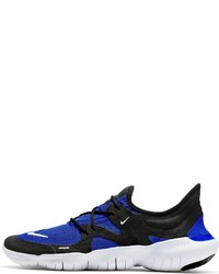 blaue Sportschuhe von Nike