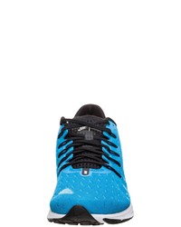 blaue Sportschuhe von Nike