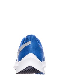 blaue Sportschuhe von Nike