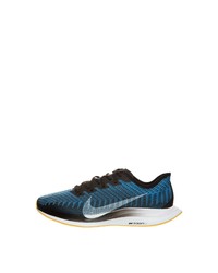 blaue Sportschuhe von Nike