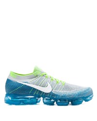 blaue Sportschuhe von Nike