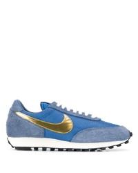 blaue Sportschuhe von Nike