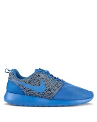 blaue Sportschuhe von Nike