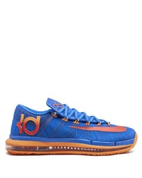 blaue Sportschuhe von Nike