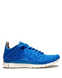 blaue Sportschuhe von Nike