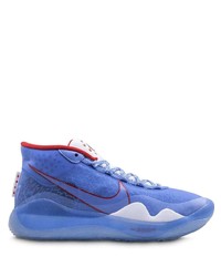 blaue Sportschuhe von Nike