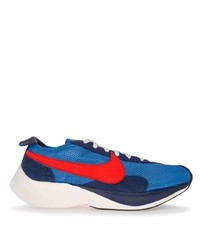 blaue Sportschuhe von Nike