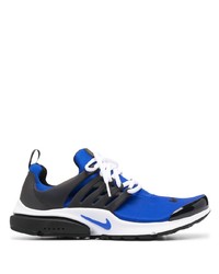 blaue Sportschuhe von Nike