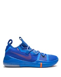 blaue Sportschuhe von Nike