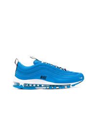 blaue Sportschuhe von Nike