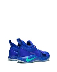 blaue Sportschuhe von Nike